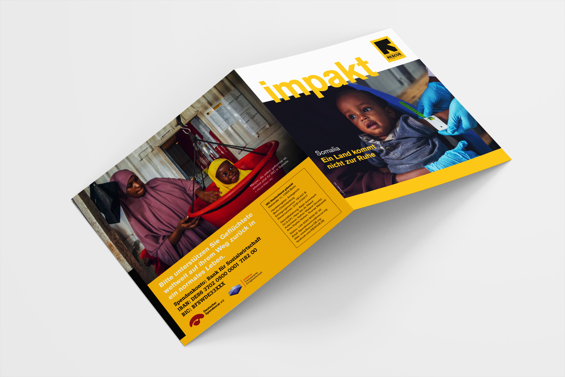 Gestaltung und Umsetzung eines Fundraising-Mailings für NGOs. Der aufgeschlagene Folder zeigt Cover und Rückseite mit emotionaler Bildsprache, einem klar strukturierten Layout und einer Spendenaufforderung. Die Kombination aus Typografie, Infografiken und Fotografie schafft eine wirkungsvolle Ansprache für potenzielle Unterstützer.